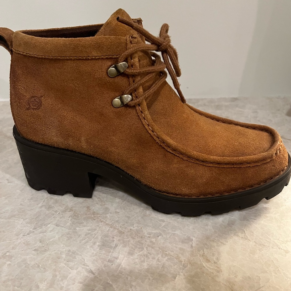 BORN Griffin lace up Women's Tan Suede Ankle Boots NEW